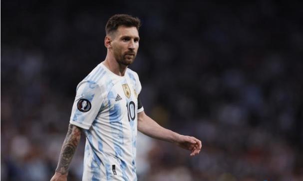 辛柏青瘦到认不出，老同学李乃文陪吃陪